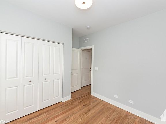 4th image of 354 W Dickens Ave #412