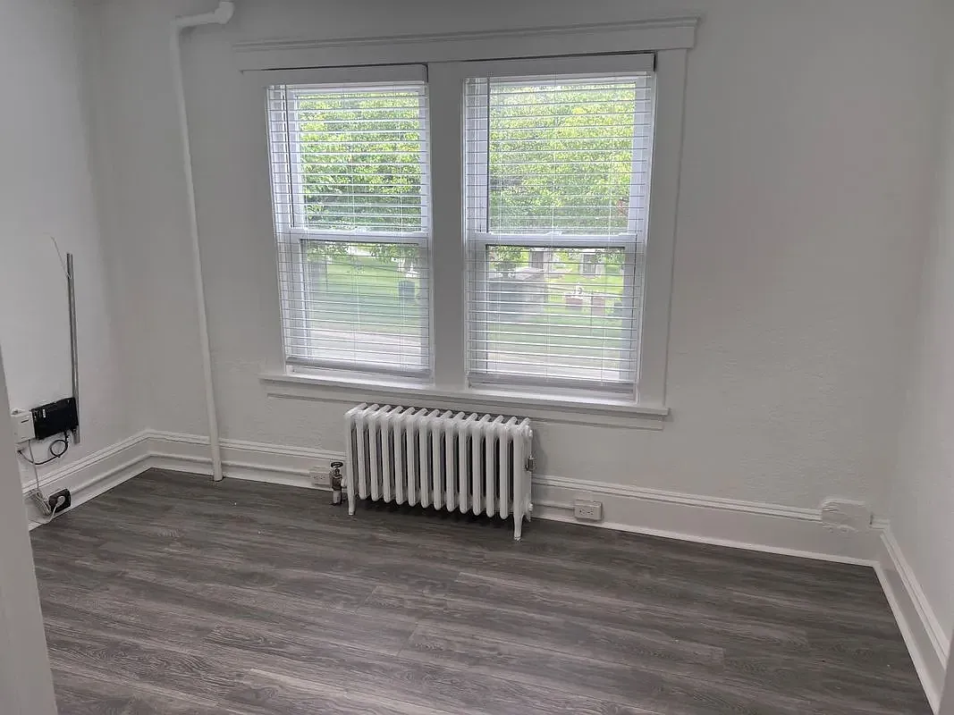 2 bed, 975 sqft, $3,650 — Photo 3