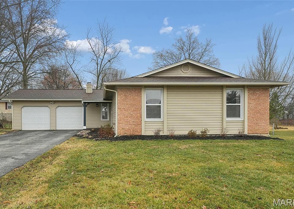 1st image of 14 Dogwood Ct
