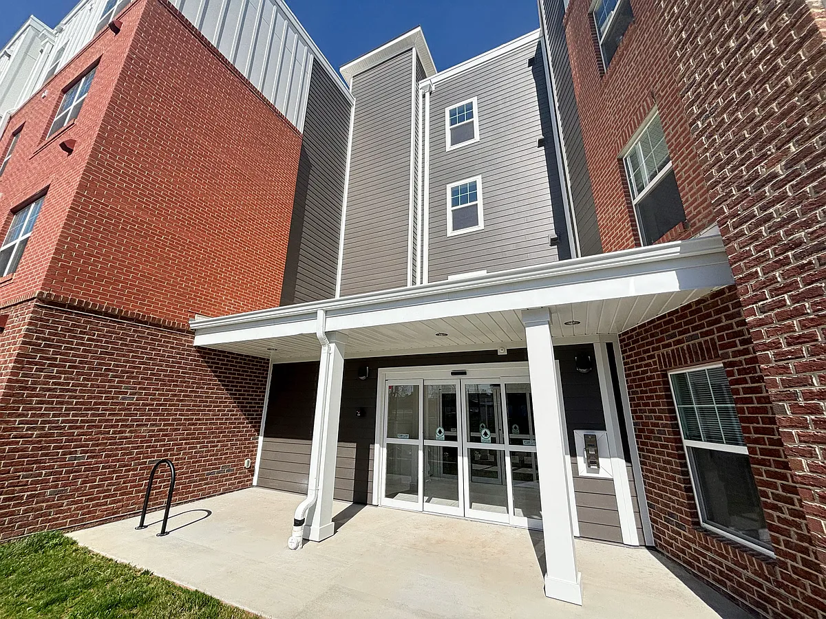 Building Photo - Overlook East