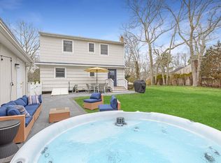10 Columbine Ave N, Hampton Bays, NY 11946