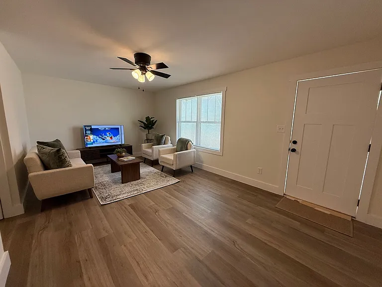 1020 College — Photo 13
