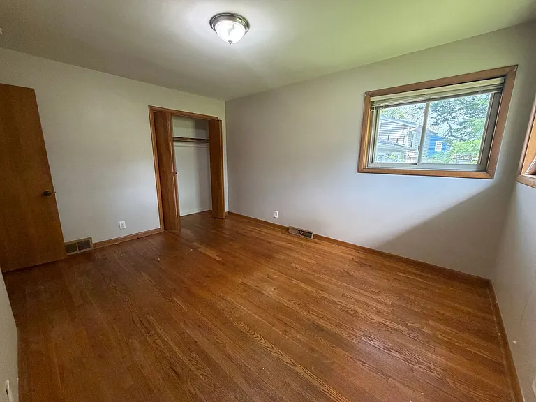 3454 Brooklyn Ave SE — Photo 5