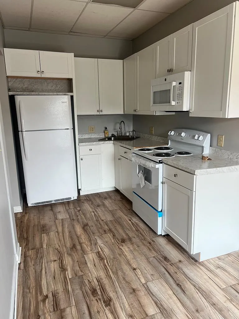 1 bed, 1.0 bath, 440 sqft, $895 — Photo 1
