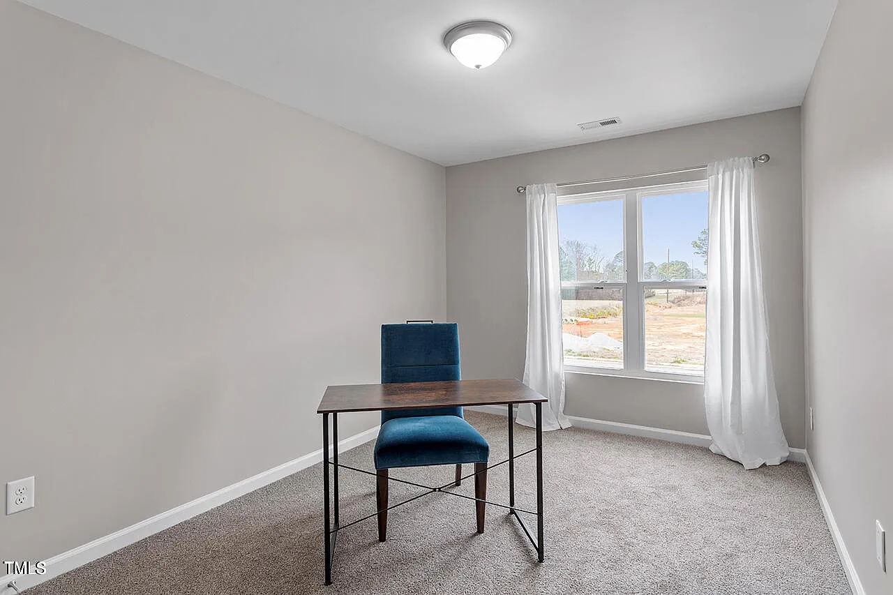 3 bed, 2.5 bath, 1572 sqft, $2,100 — Photo 2