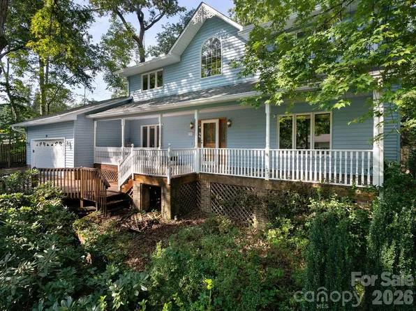 30 S Oaks Cir, Asheville, NC 28806