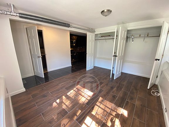 4th image of 2431 Young Ave #1