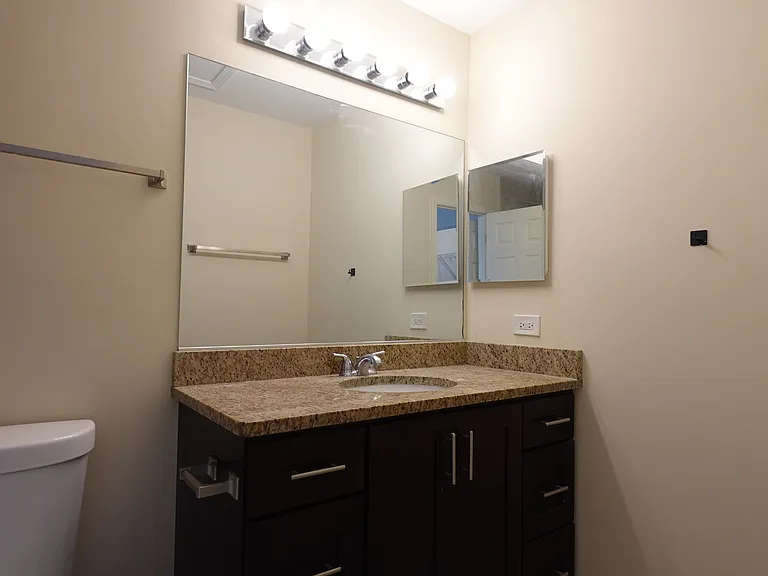 1070 Woodhill Ct — Photo 24