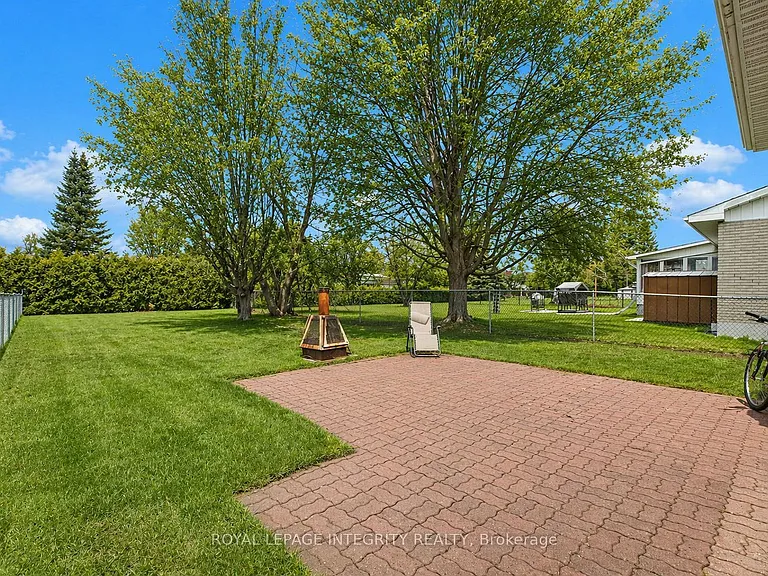 22 Dollard St #B — Photo 15