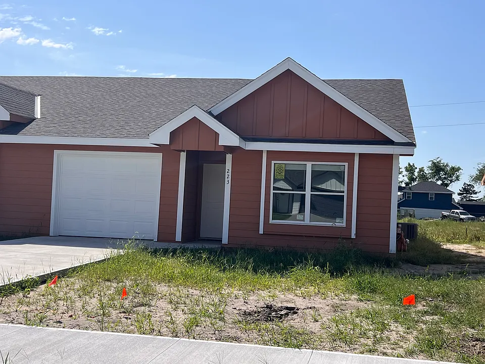 223 W Sunset St