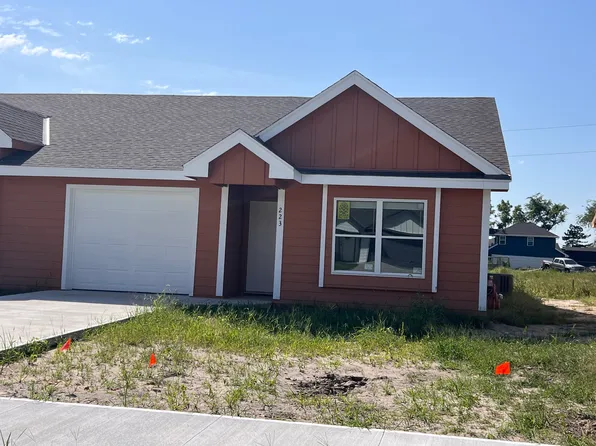 223 W Sunset St, Valley, NE 68064