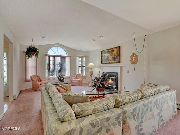 3rd image of 374 Jamaica Boulevard