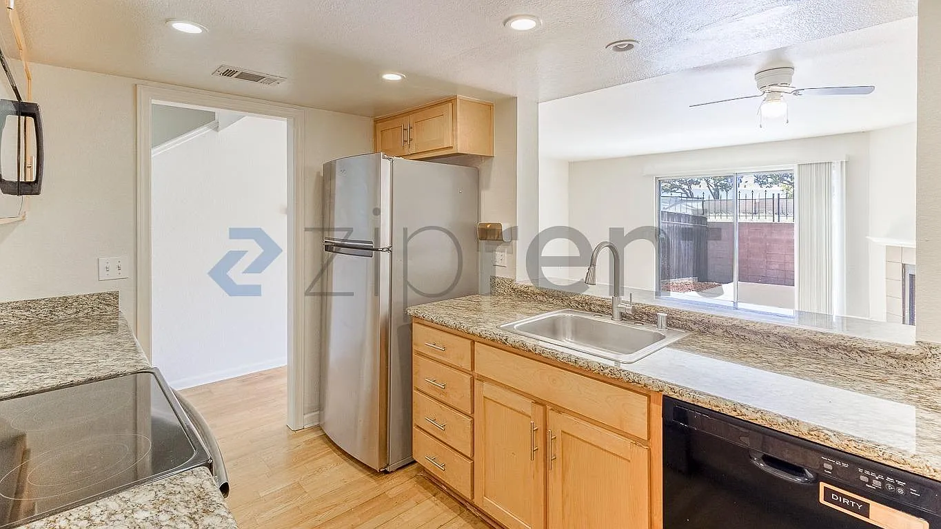 3 bed, 2.5 bath, 1490 sqft, $2,900 — Photo 1