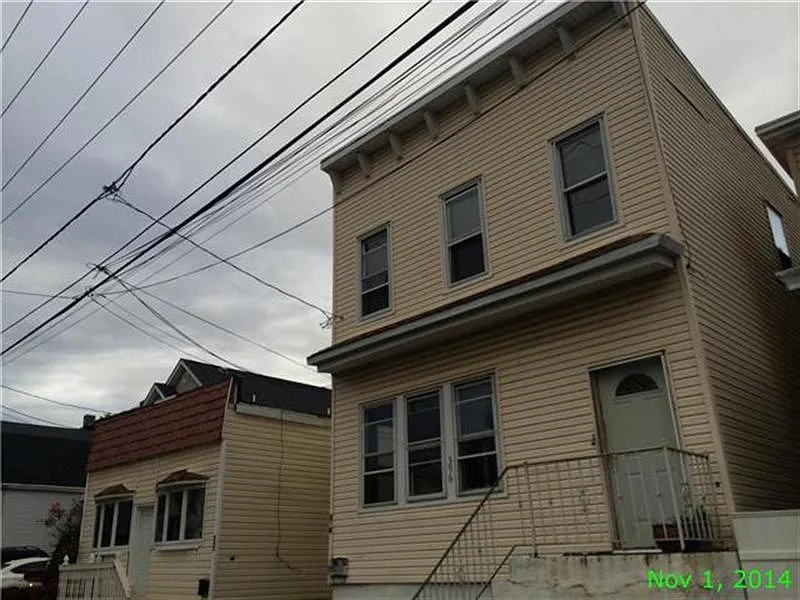396 Inslee St photo 1