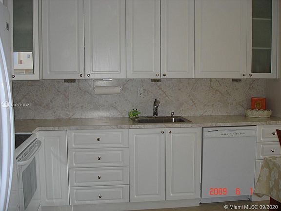 3rd image of 18061 Biscayne Blvd Penthouse 3