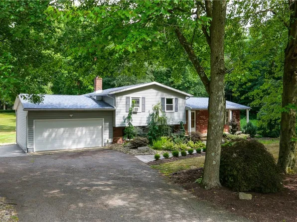 11086 Ambler Ln, Mantua, OH 44255