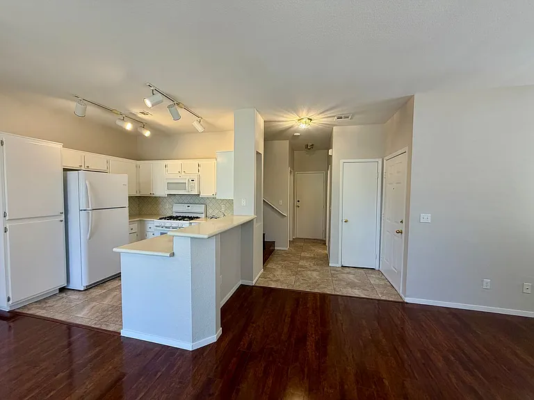251 S Green Valley Pkwy #4011 — Photo 11