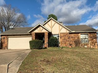 801 Regency Ln, Sapulpa, OK 74066