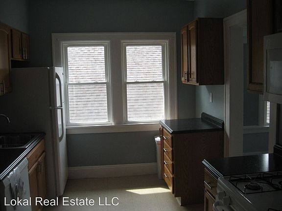 3rd image of 3859 W 133rd St