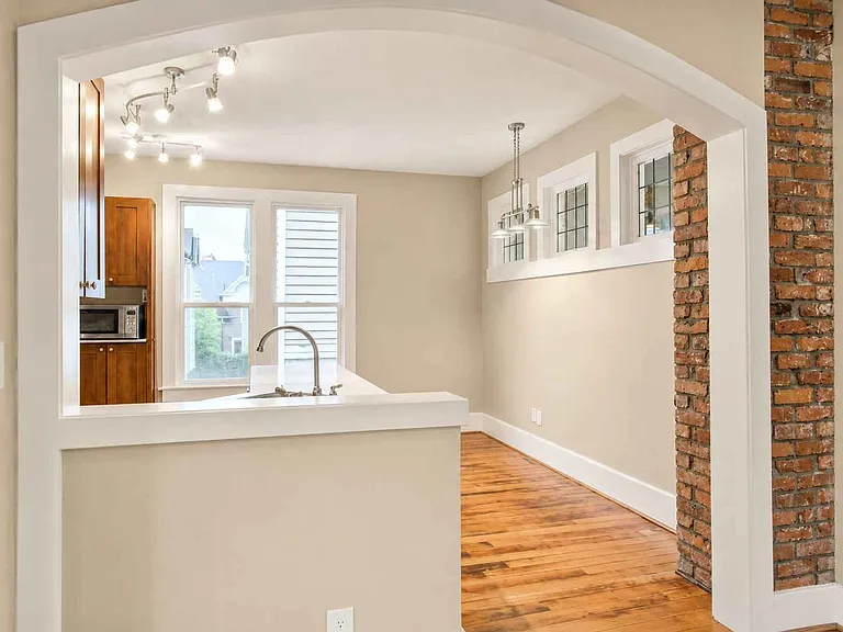 Top-Floor 3bed/1bath Duplex Unit in Cherry Hill! — Photo 3