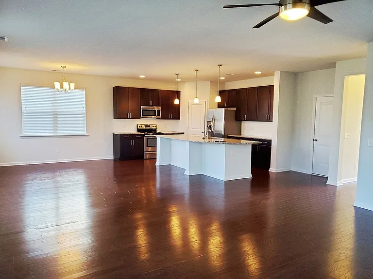 104 Bushwood Dr — Photo 5