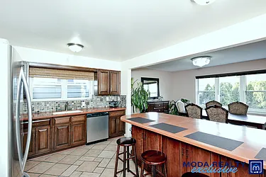 Rented by Moda Realty