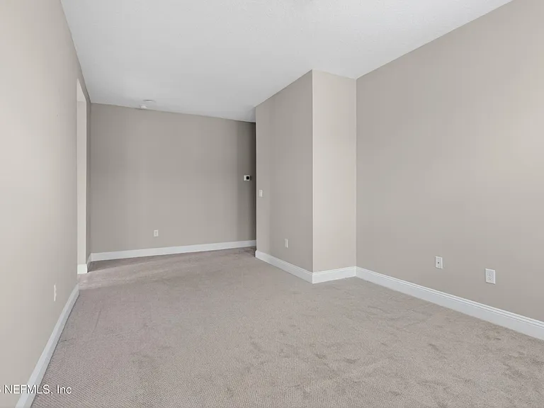 527 Marquesa Cir — Photo 19