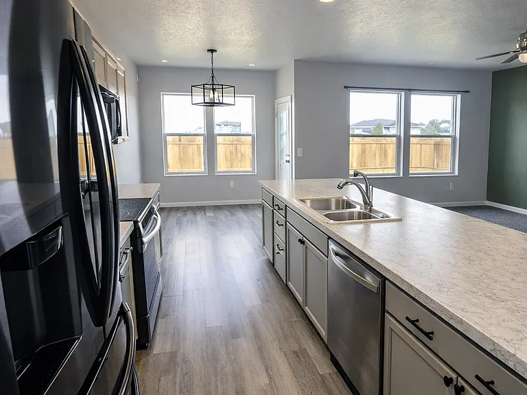 1720 SW Gabar Ct — Photo 1