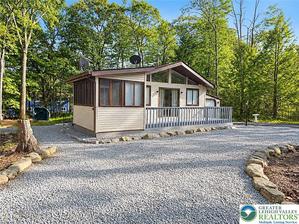 2 bed, 1.5 bath, 960 sqft, $1,800 — Photo 2
