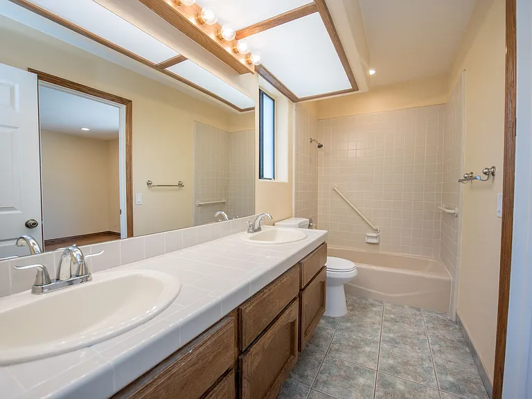 2274 N Rockridge Pl — Photo 41