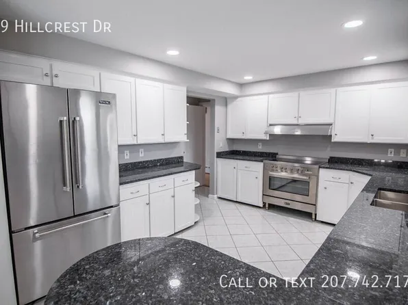 29 Hillcrest Dr, Dover, NH 03820