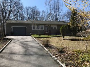 32 Black Locust Ave, East Setauket, NY 11733