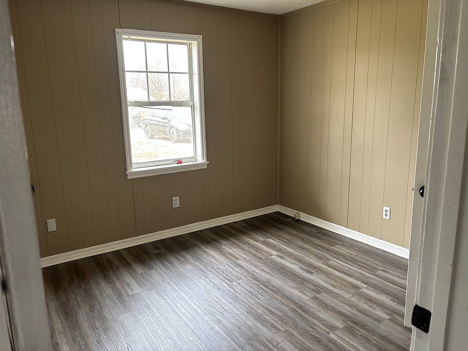 2nd image of 385 Moore St
