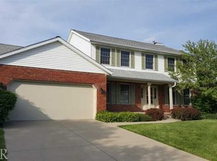 6 Avon Ct, Bloomington, IL