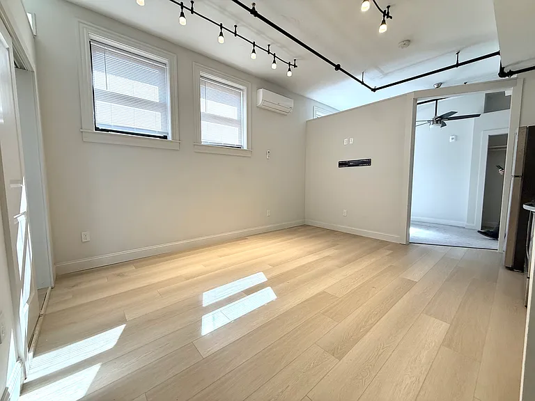 105 William St #304 — Photo 5