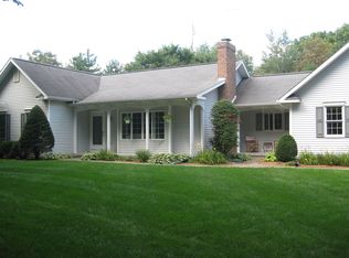 1025 Oakleigh Rd NW, Grand Rapids, MI 49504