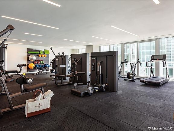 5th image of 4701 Meridian Ave #520