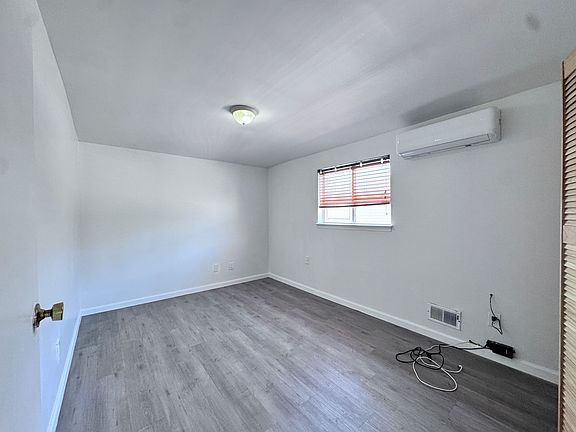 5th image of 29 Bowling Green Pl #2F