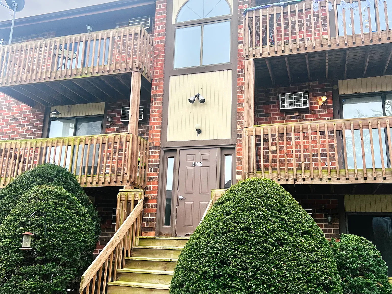 2 bed, 870 sqft, $1,700 — Photo 1