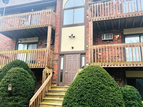 429 Berkshire Dr, Crystal Lake, IL