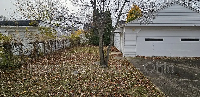 360 E 326th St — Photo 5