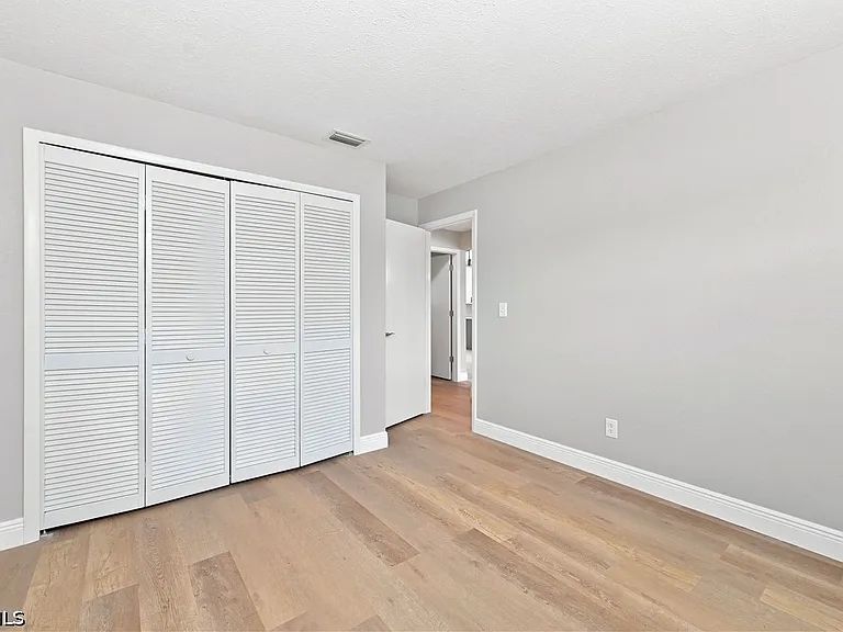 903 SE 20th Ct — Photo 32