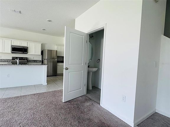 5th image of 2669 Buttercup Ave