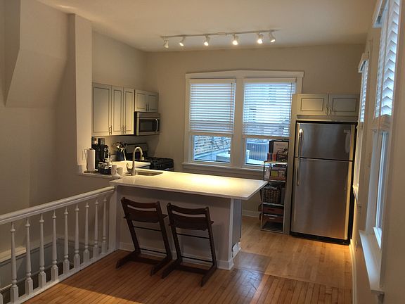 3rd image of 2119 W Le Moyne St APT Ch2