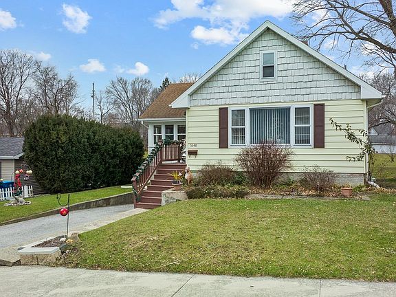 4th image of 1648 College Ave