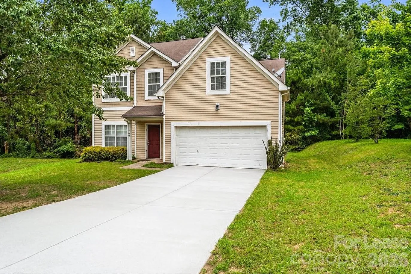 3 bed, 2.5 bath, 2250 sqft, $1,995 — Photo 2