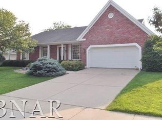 49 Ravenwood Cir, Bloomington, IL