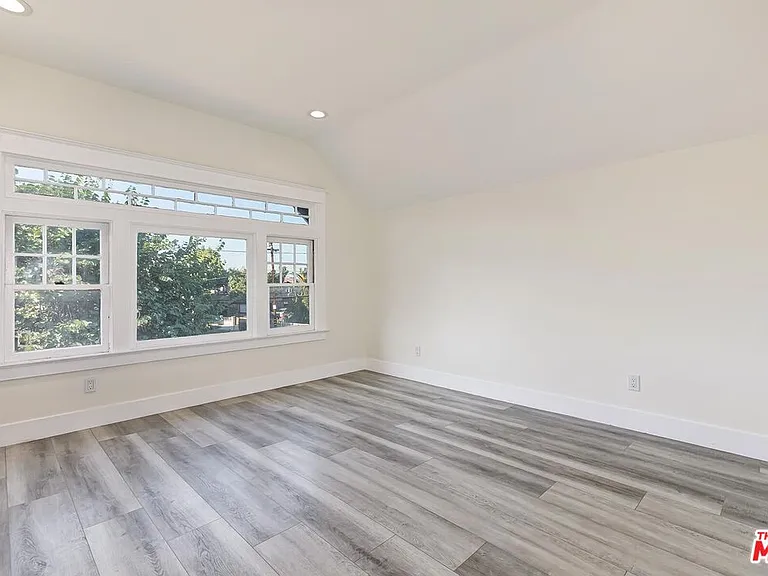 1054 Maine Ave #1054 — Photo 4