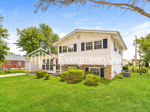 2nd image of 2 Sunridge Ln