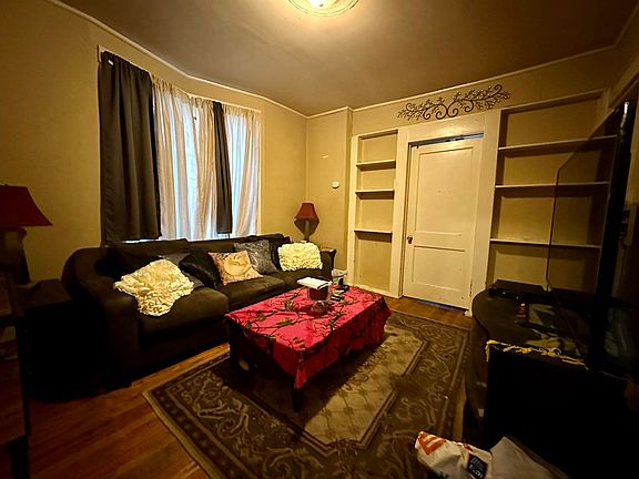 4th image of 907 Turner Ave NW